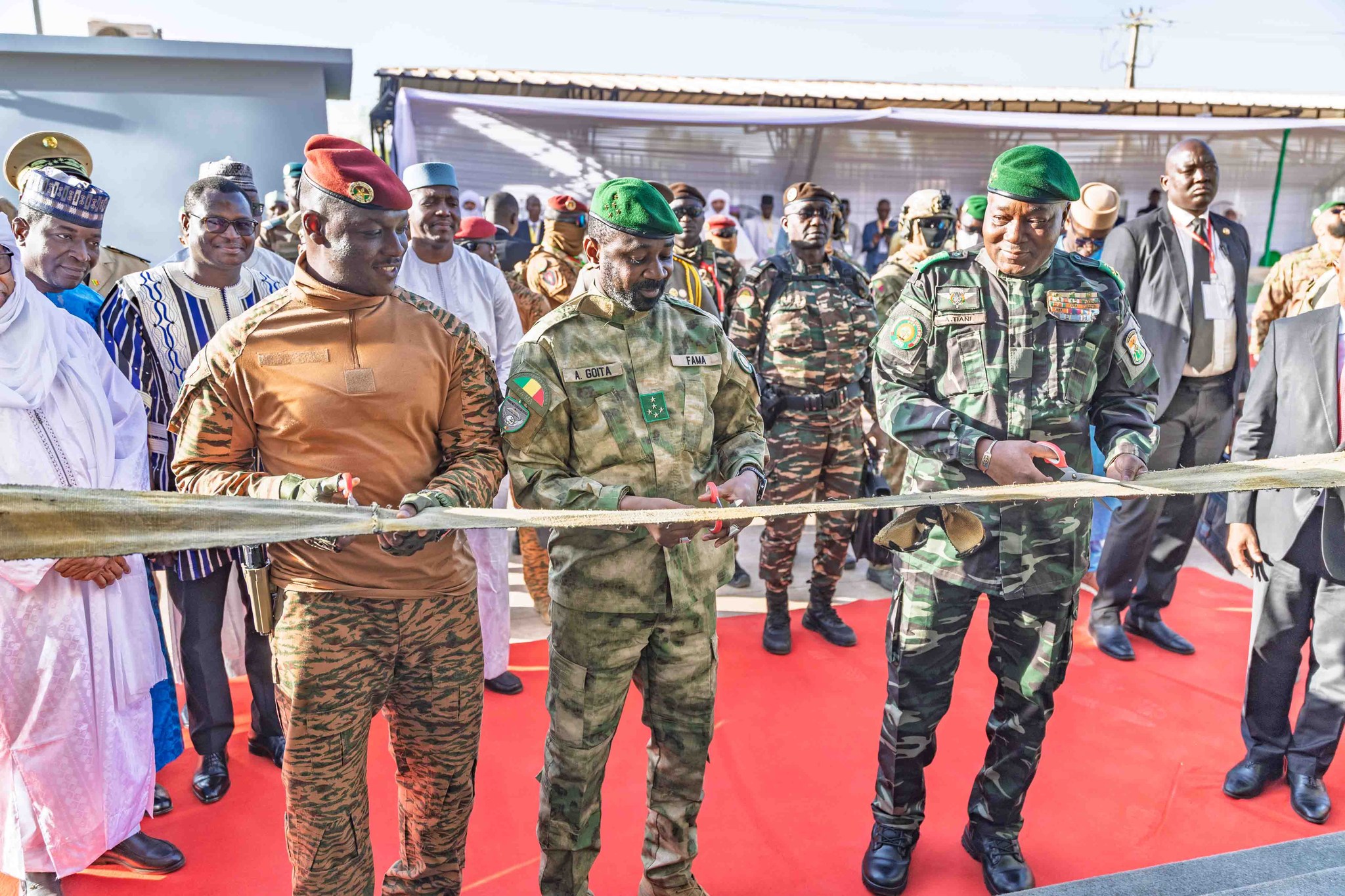 Confédération des Etats du Sahel : Les trois Chefs d’Etat inaugurent à Bamako, la télévision AES et la banque confédérale