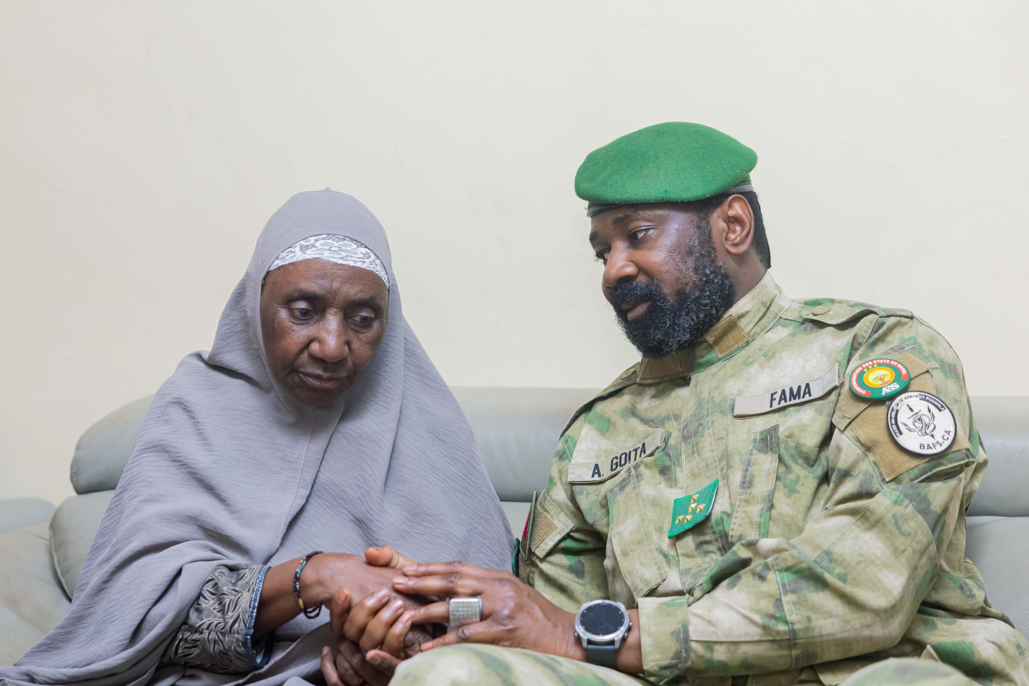 Attaques terroristes du 25 avril : Le Chef de l’Etat présente ses condoléances à la famille de Sadio Camara et se rend au chevet des blessés